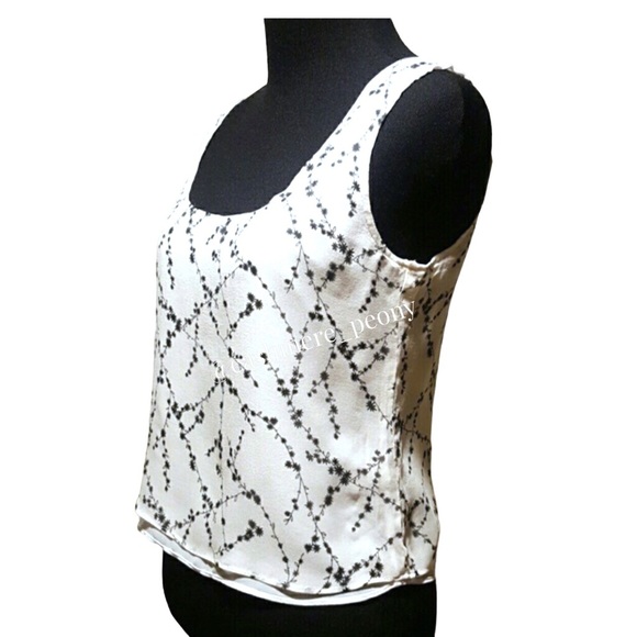 Floral Print White Crop Layered Tank Top - Picture 2 of 4